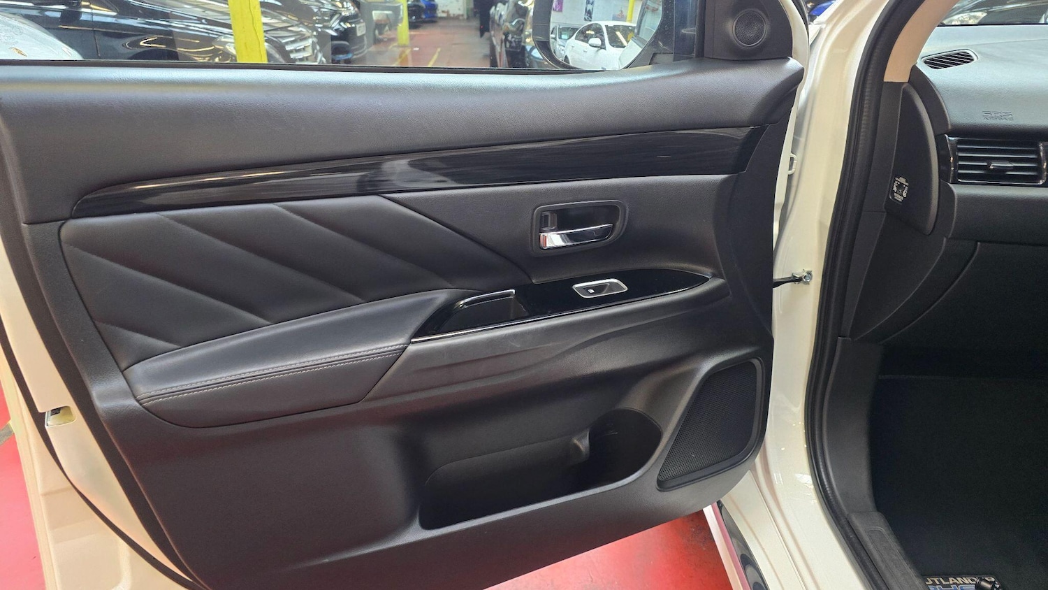 Used Mitsubishi Outlander 2017 for sale - 77695977: Photo 24