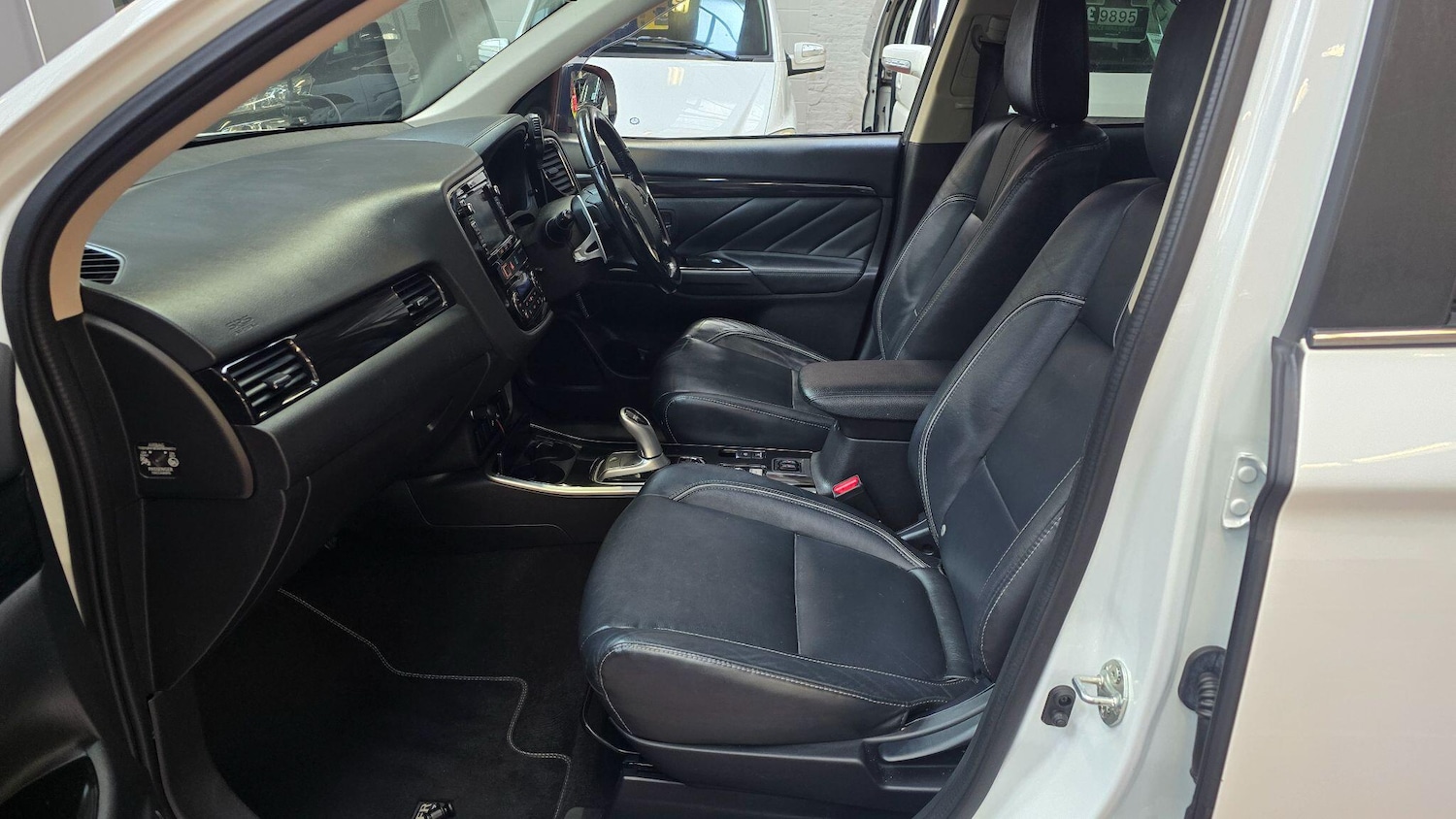 Used Mitsubishi Outlander 2017 for sale - 77695977: Photo 26