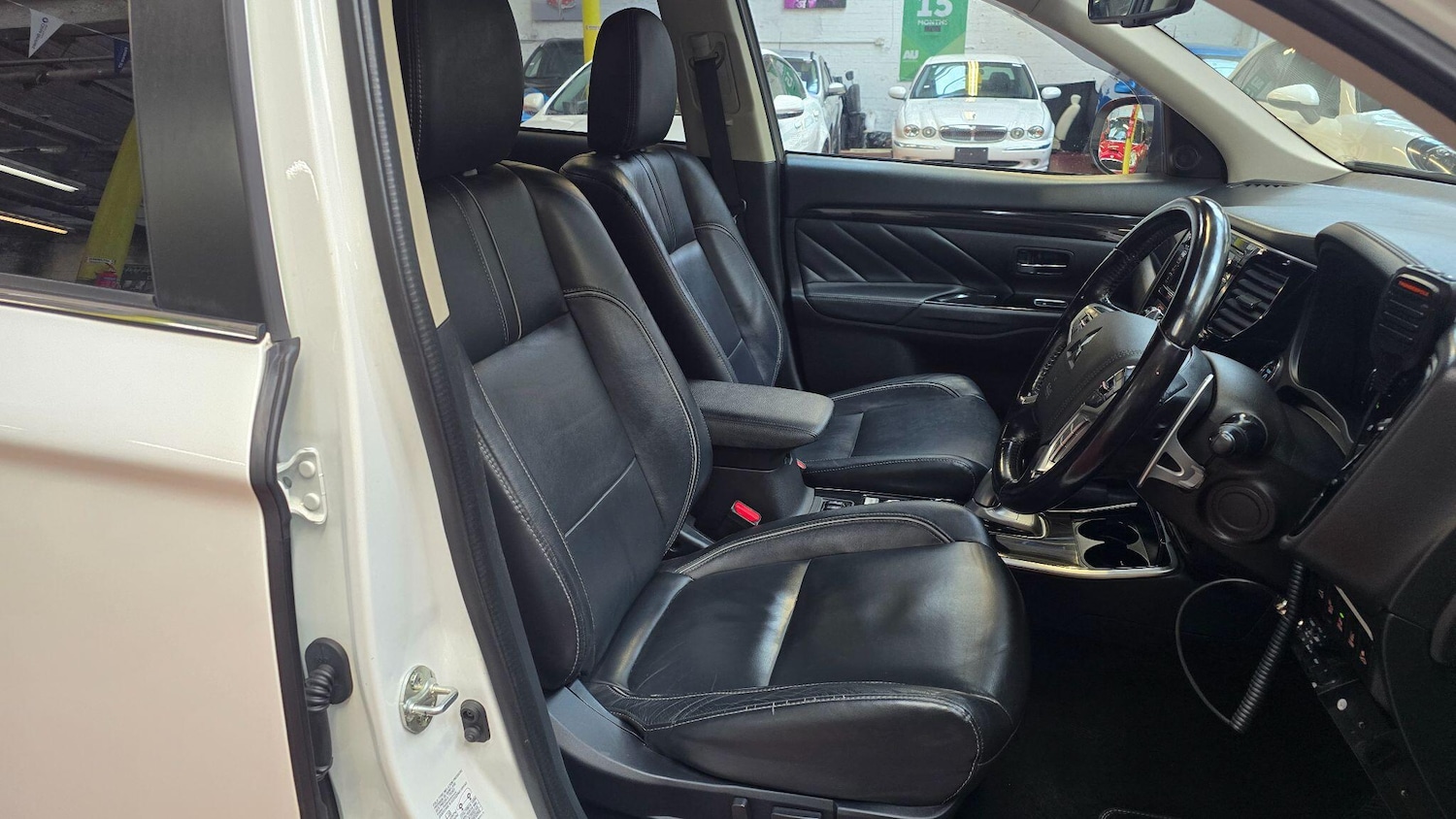 Used Mitsubishi Outlander 2017 for sale - 77695977: Photo 5