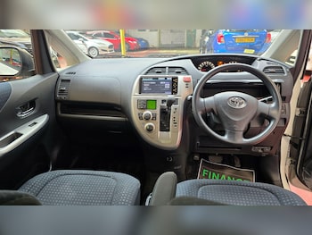 Used Toyota Yaris Verso 2010 for sale - 75364229: Photo
