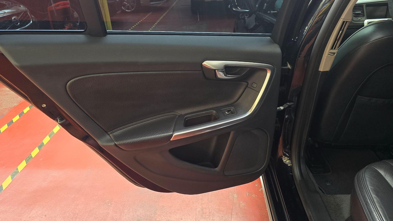 Used Volvo V60 for sale - 76083904: Photo 24