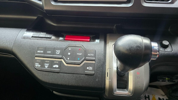 Used Honda Stepwagon for sale - 76295213: Photo 10