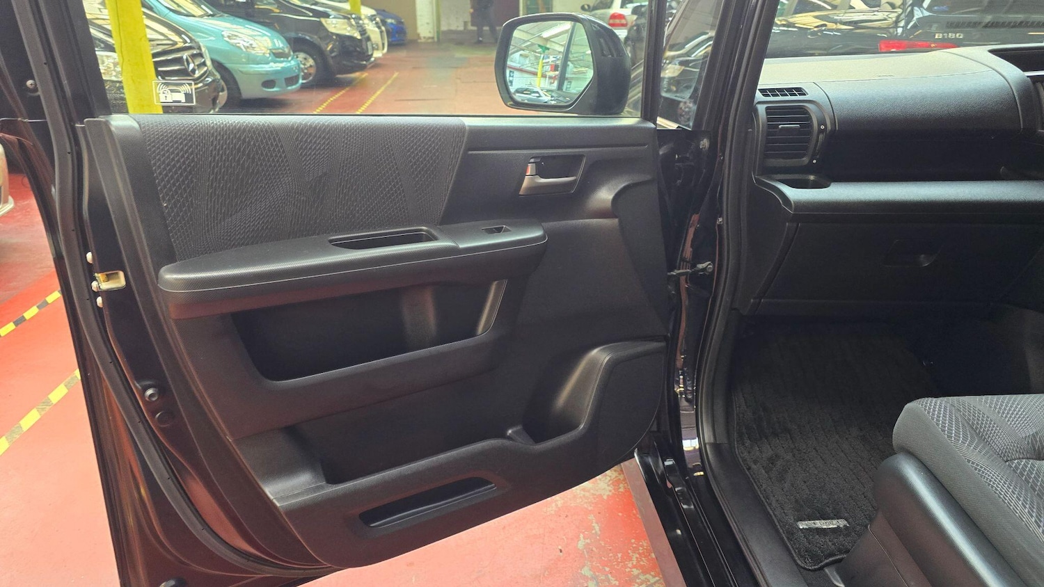 Used Honda Stepwagon 2012 for sale - 76295213: Photo 23