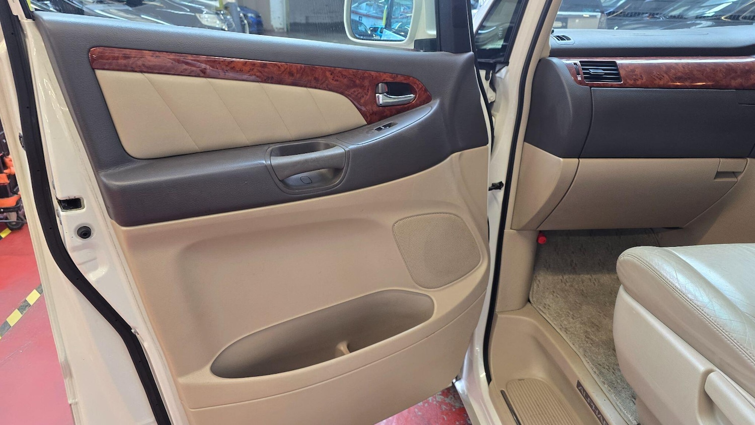 Used Toyota Alphard 2021 for sale - 76990324: Photo 17