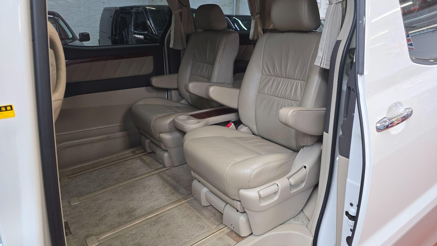 Used Toyota Alphard 2021 for sale - 76990324: Photo 21