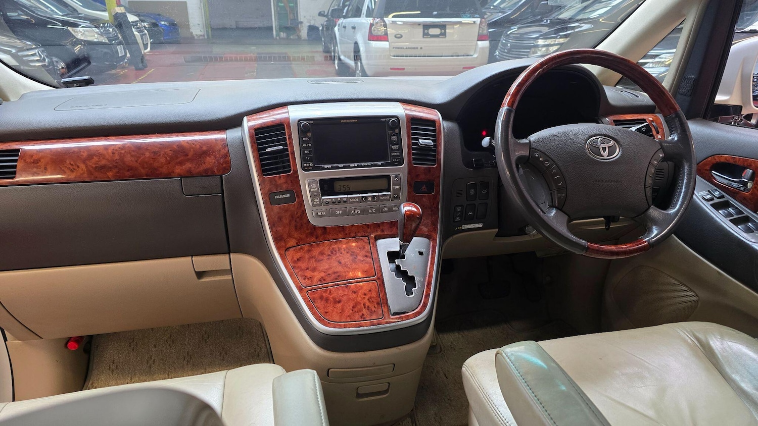 Used Toyota Alphard 2021 for sale - 76990324: Photo 4