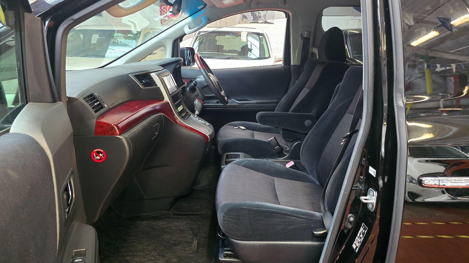 Used Toyota Vellfire 2025 for sale - 77109506: Photo 16