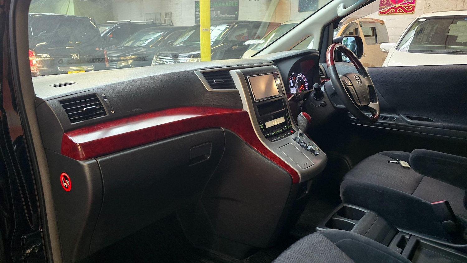 Used Toyota Vellfire 2025 for sale - 77109506: Photo 4