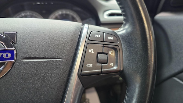 Used Volvo V70 for sale - 76239627: Photo 10