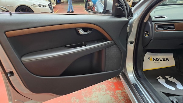 Used Volvo V70 for sale - 76239627: Photo 26