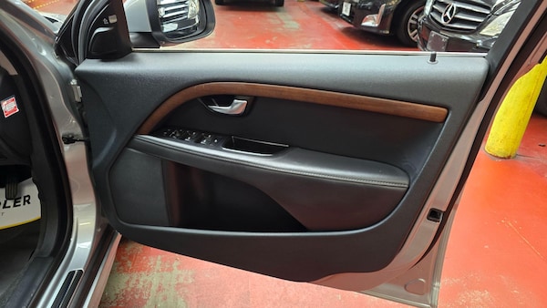 Used Volvo V70 for sale - 76239627: Photo 28