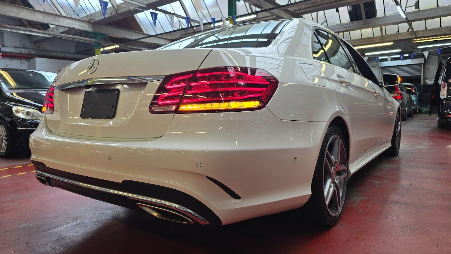 Used Mercedes-Benz E Class for sale - 76153059: Photo 3