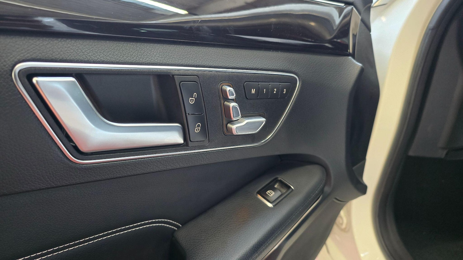 Used Mercedes-Benz E Class for sale - 76153059: Photo 30