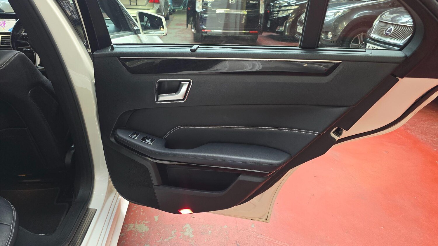 Used Mercedes-Benz E Class for sale - 76153059: Photo 33