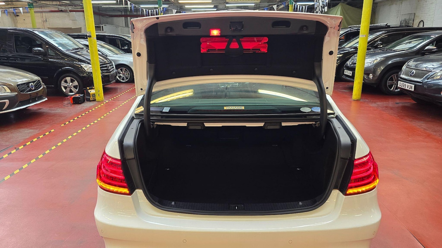 Used Mercedes-Benz E Class for sale - 76153059: Photo 37