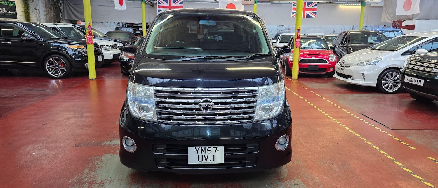 Used Nissan Elgrand 2022 for sale - 76823570: Photo 2