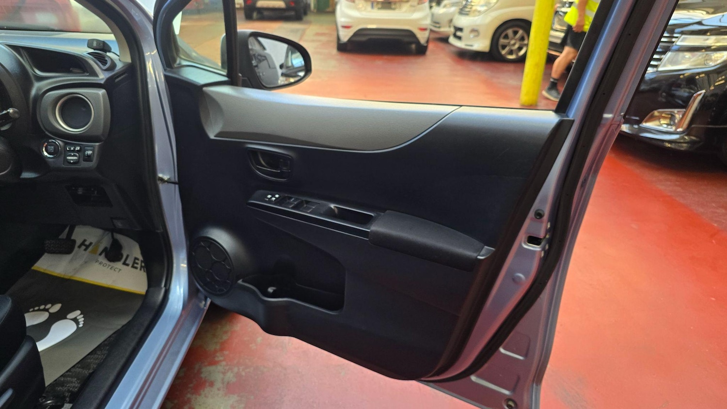 Used Toyota Yaris for sale - 77109004: Photo 17