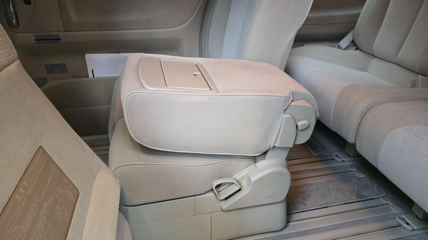 Used Nissan Elgrand for sale - 77237580: Photo 18