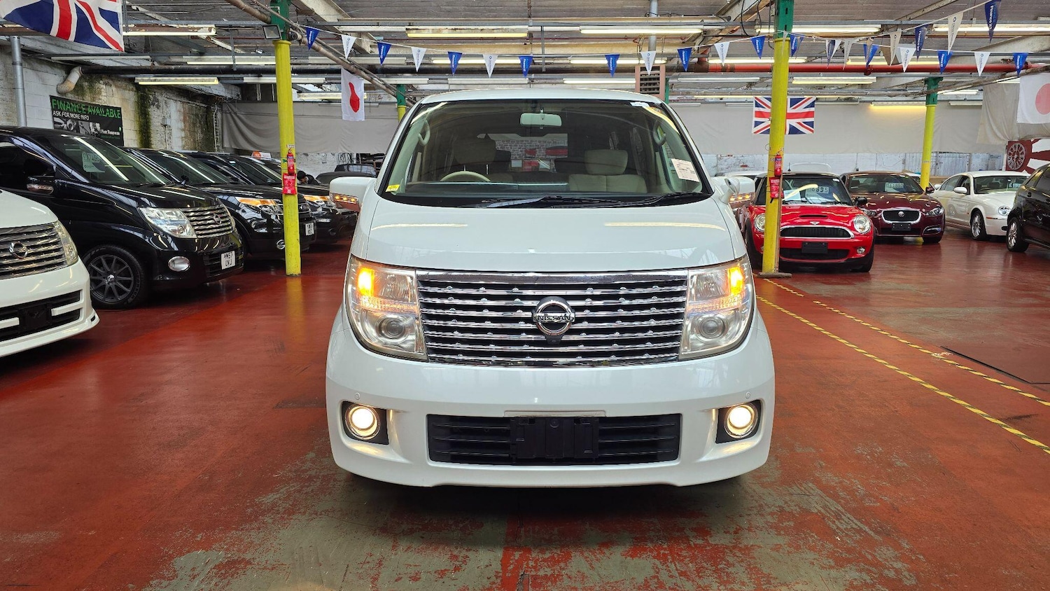 Used Nissan Elgrand for sale - 77237580: Photo 2