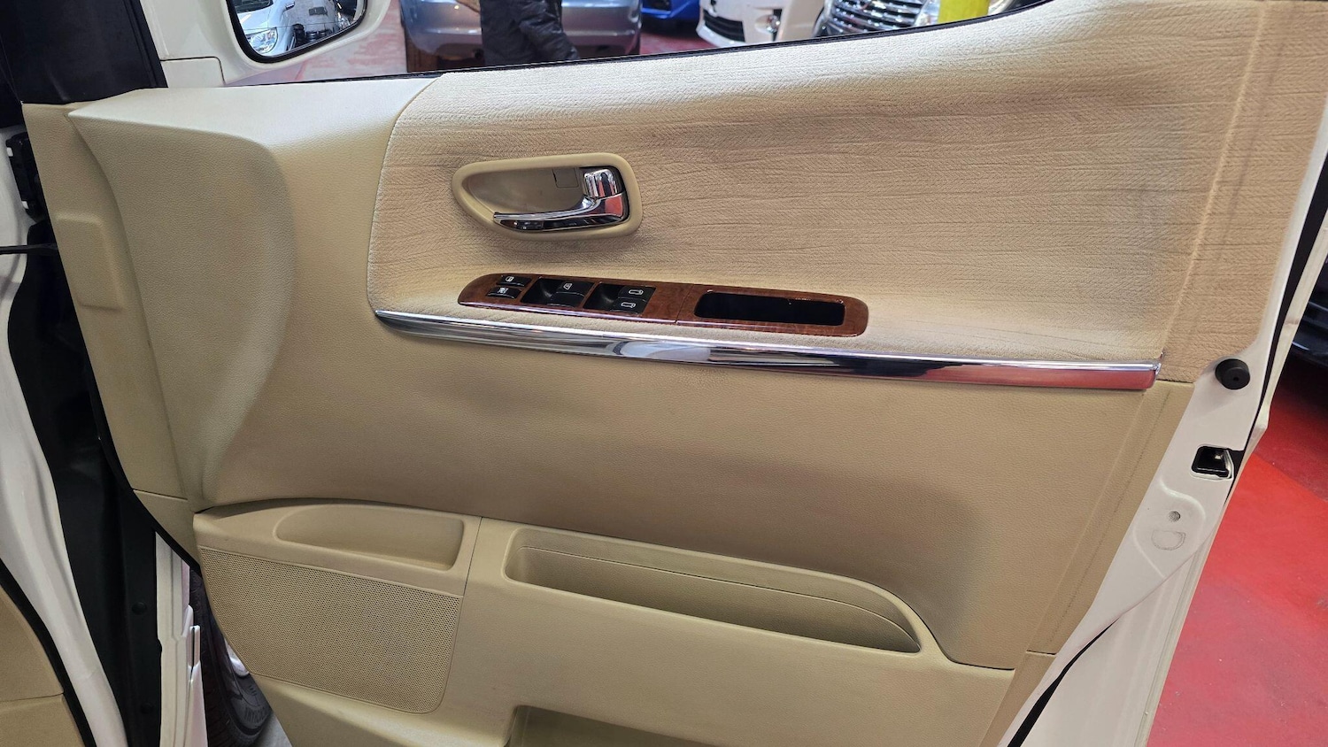 Used Nissan Elgrand for sale - 77237580: Photo 22