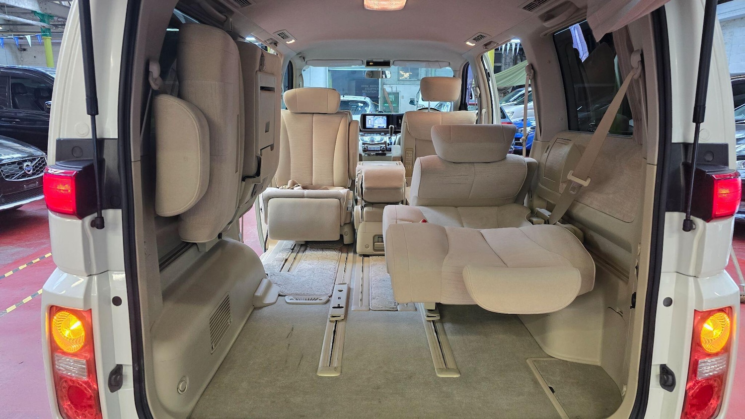 Used Nissan Elgrand for sale - 77237580: Photo 24