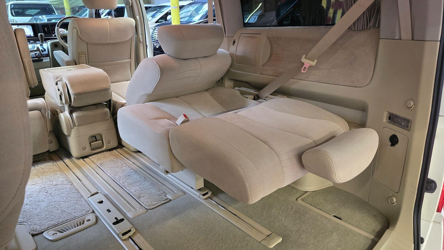 Used Nissan Elgrand for sale - 77237580: Photo 25