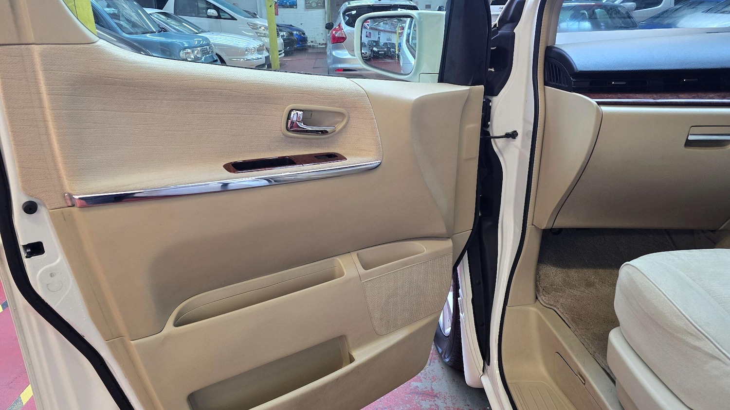 Used Nissan Elgrand for sale - 77237580: Photo 28