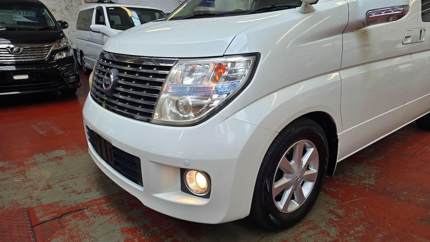 Used Nissan Elgrand for sale - 77237580: Photo 30