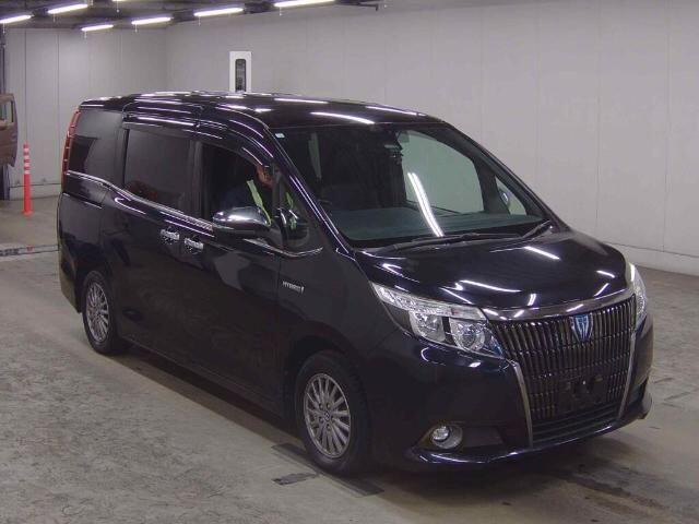 Used Toyota Voxy for sale - 76522381: Photo 1