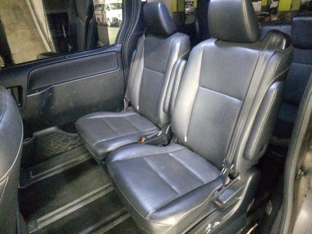 Used Toyota Voxy for sale - 76522381: Photo 2