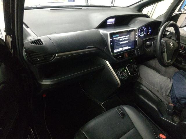 Used Toyota Voxy for sale - 76522381: Photo 3