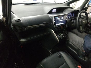 Used Toyota Voxy 2016 for sale - 76522381: Photo