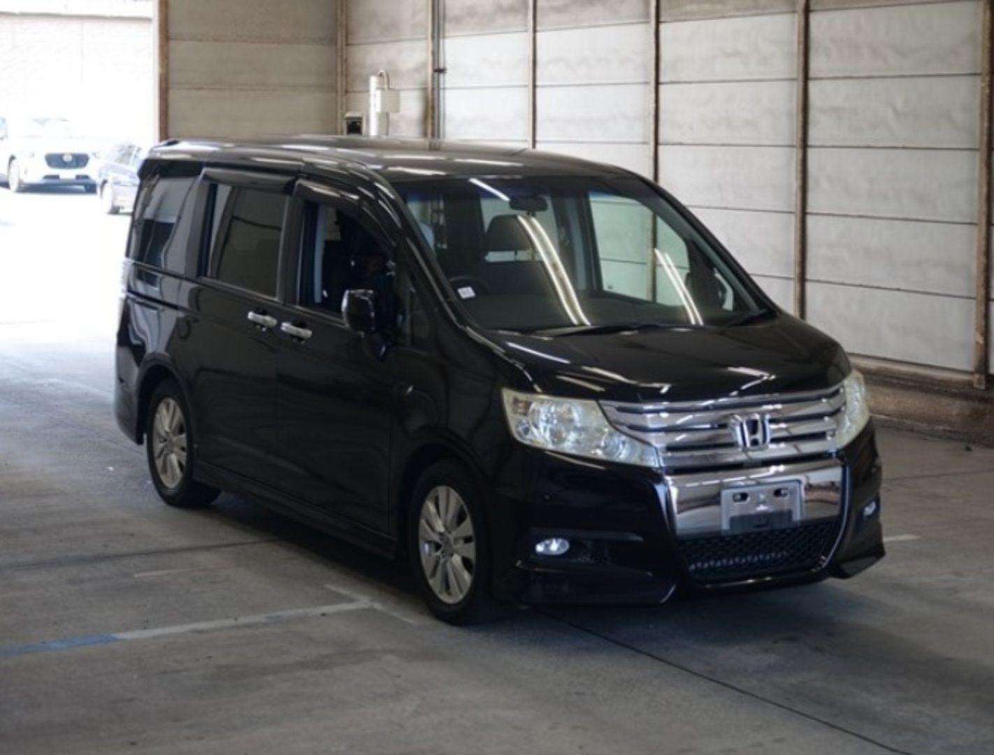 Used Honda Stepwagon for sale - 76689009: Photo 1