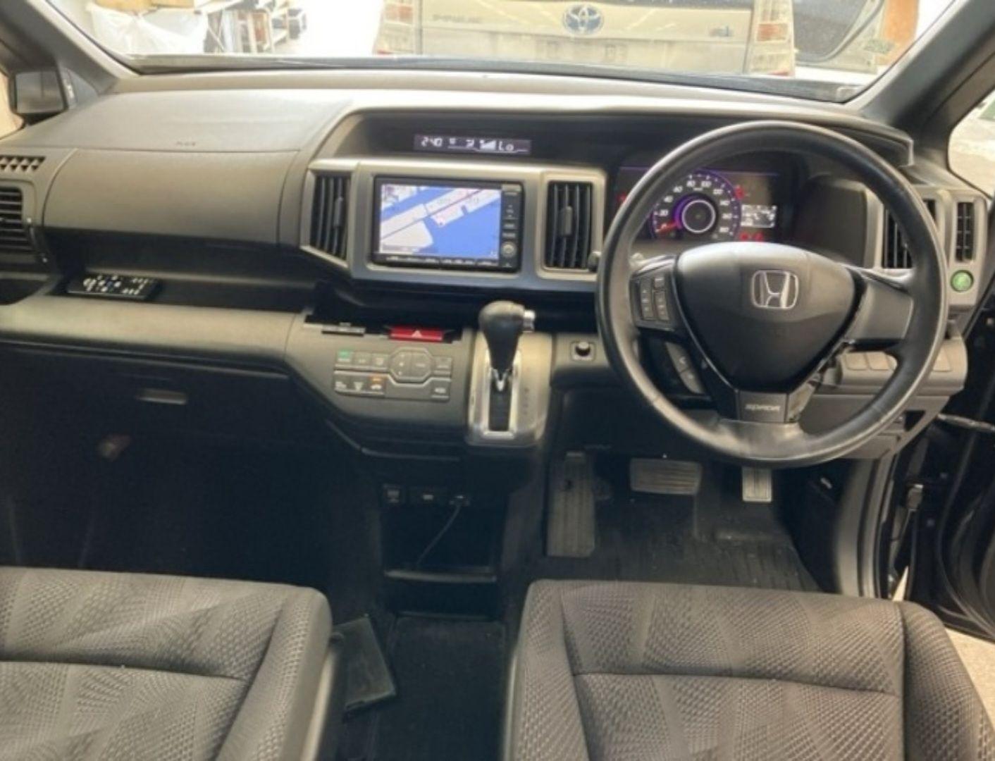 Used Honda Stepwagon for sale - 76689009: Photo 2