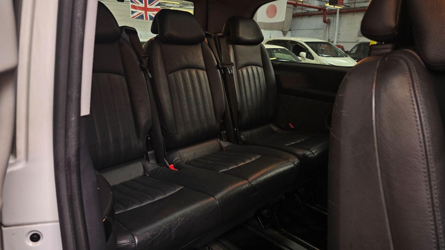 Used Mercedes-Benz V-Class 2025 for sale - 76336552: Photo 9