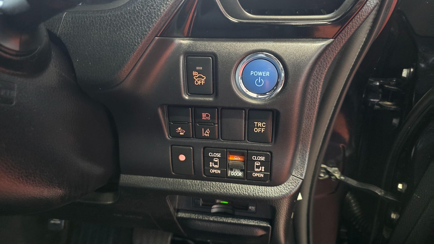 Used Toyota Voxy for sale - 77705070: Photo 13