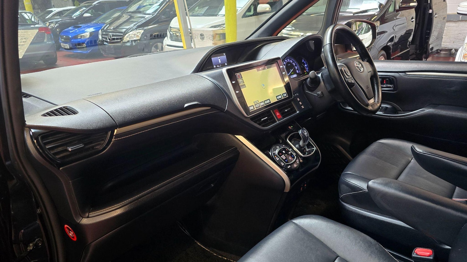 Used Toyota Voxy for sale - 77705070: Photo 18