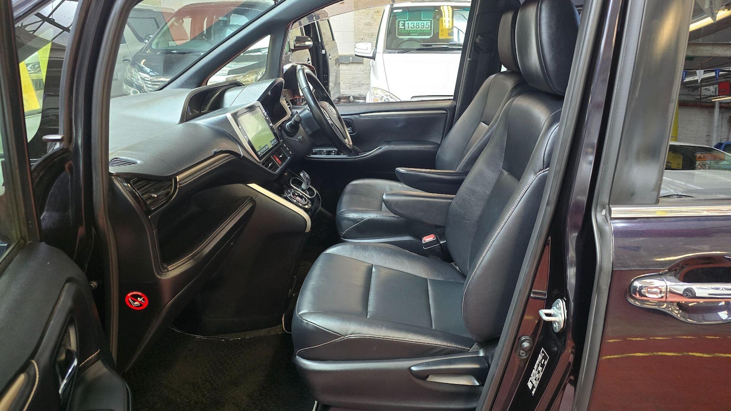 Used Toyota Voxy for sale - 77705070: Photo 19