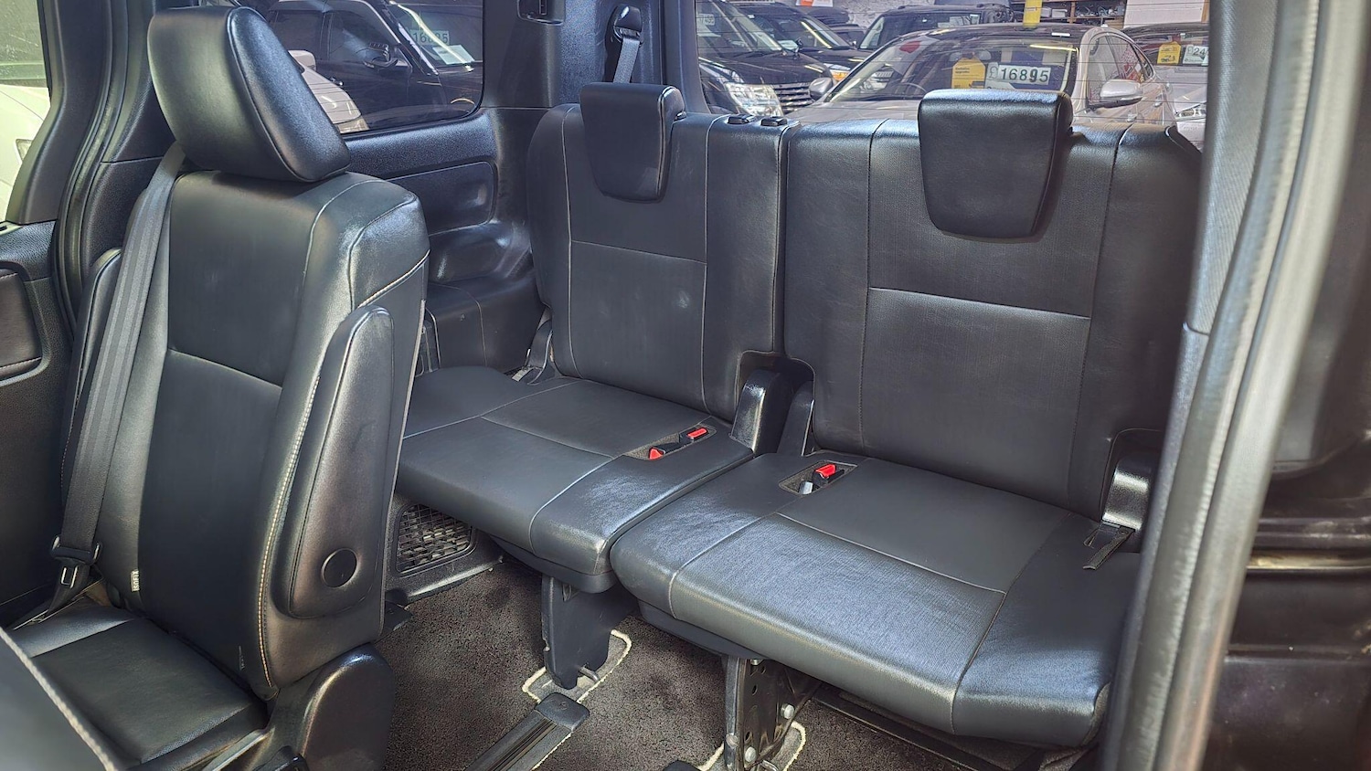 Used Toyota Voxy for sale - 77705070: Photo 21