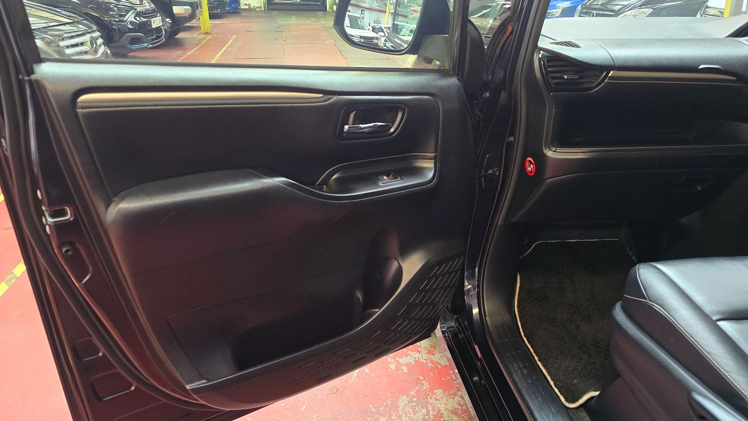 Used Toyota Voxy for sale - 77705070: Photo 23