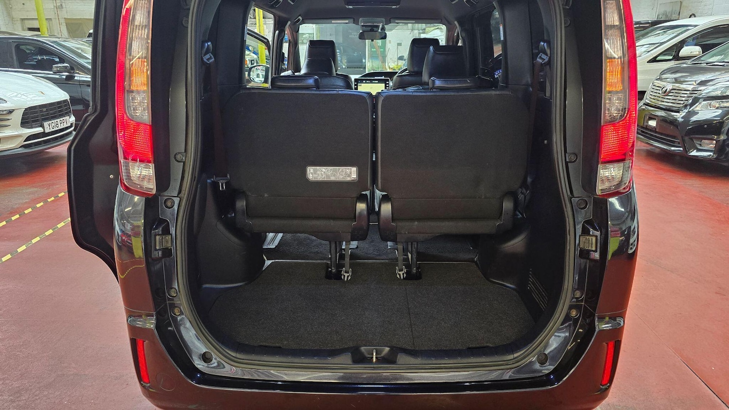 Used Toyota Voxy for sale - 77705070: Photo 25