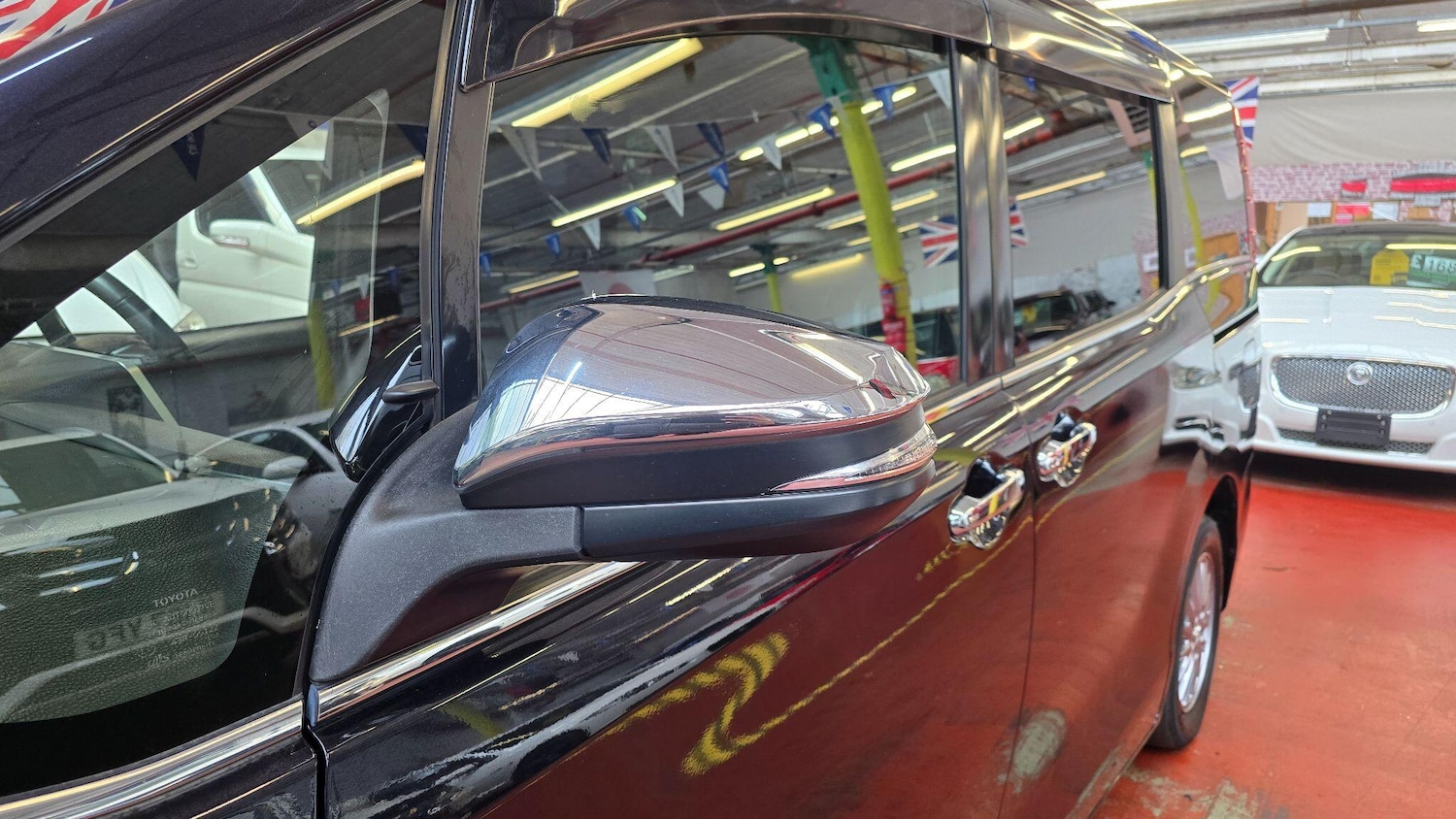 Used Toyota Voxy for sale - 77705070: Photo 29