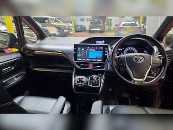 Used Toyota Voxy 2016 for sale - 77705070: Photo