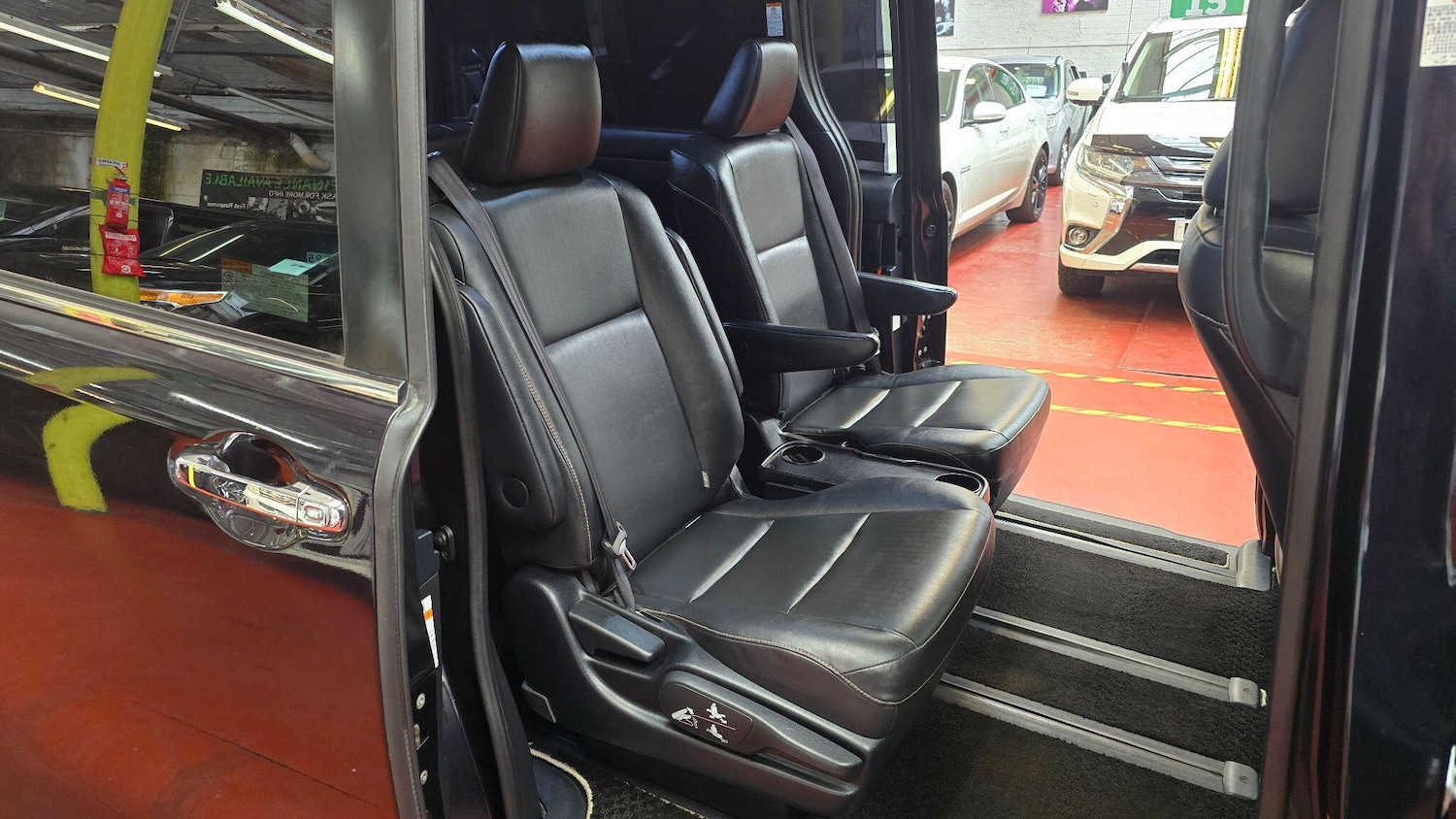 Used Toyota Voxy for sale - 77705070: Photo 7