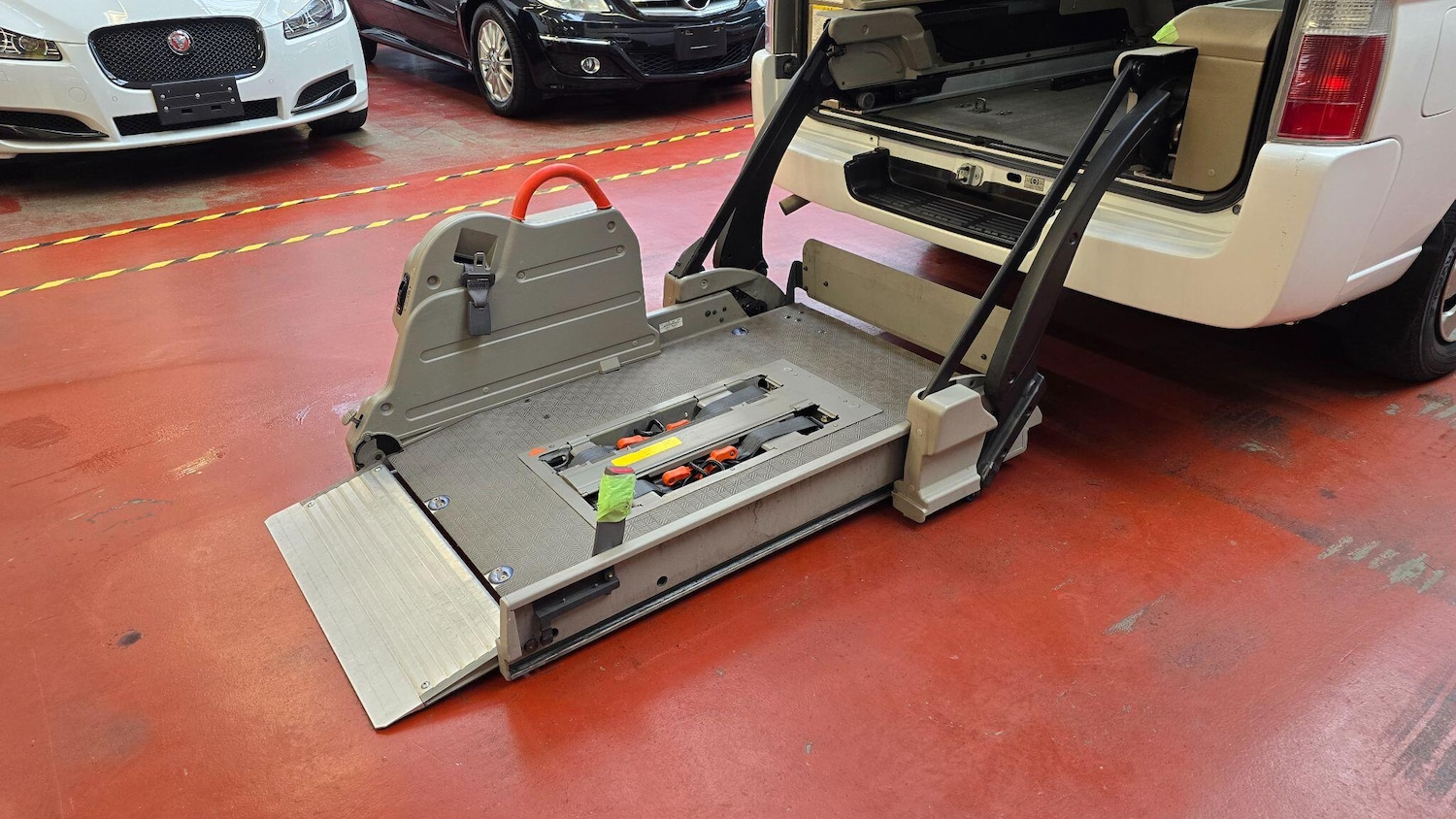 Used Nissan Elgrand 2025 for sale - 77109175: Photo 2