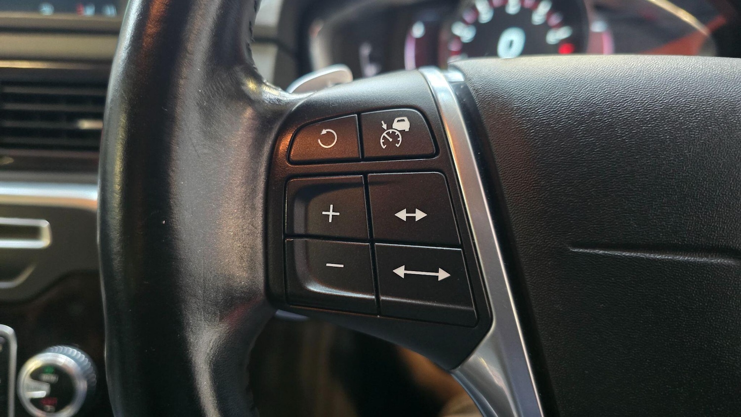 Used Volvo XC70 for sale - 77142931: Photo 12