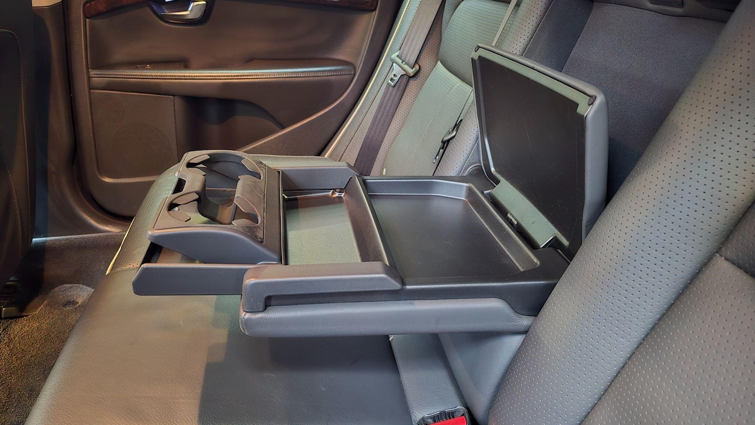 Used Volvo XC70 for sale - 77142931: Photo 24