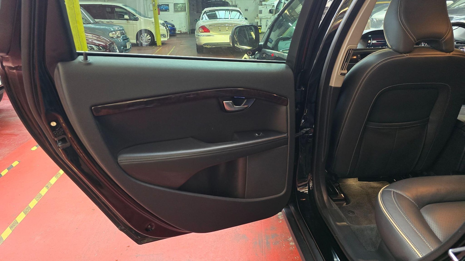 Used Volvo XC70 for sale - 77142931: Photo 31