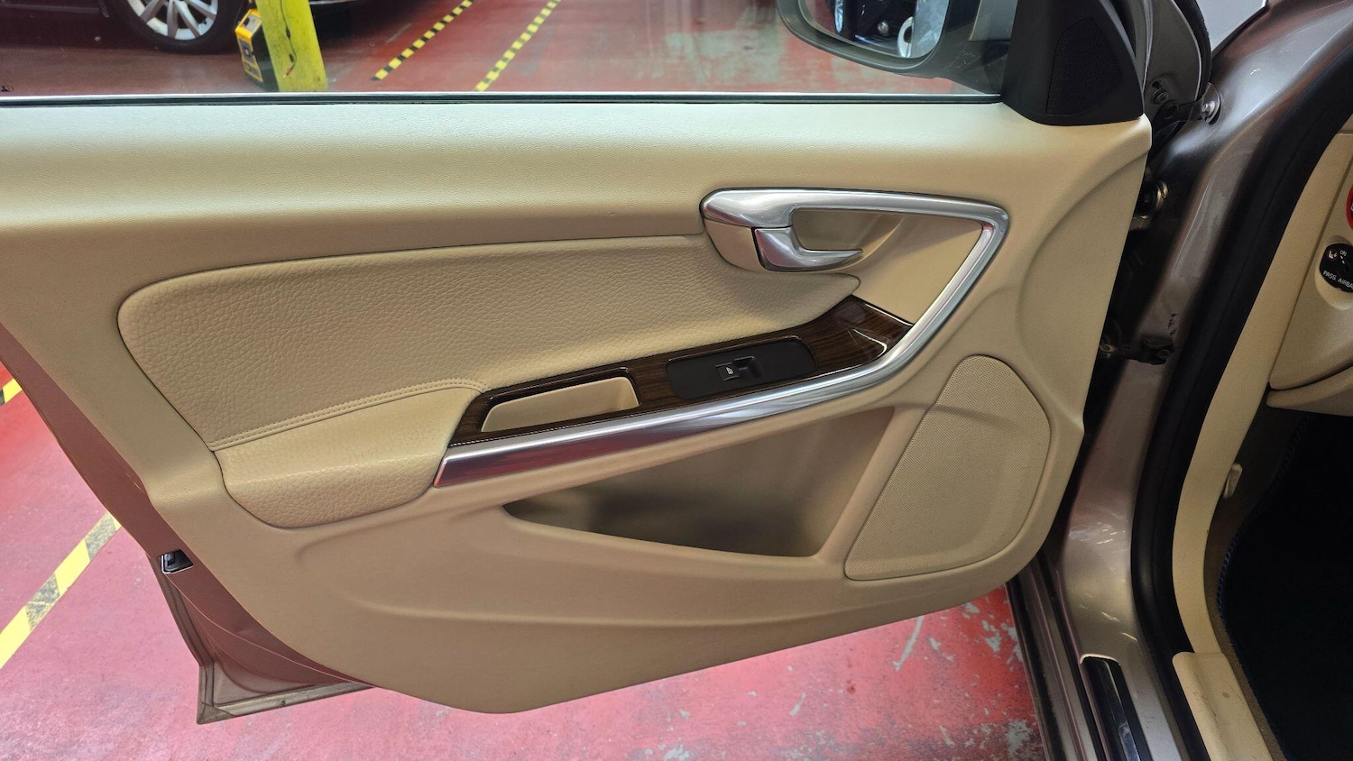 Used Volvo V60 for sale - 77783243: Photo 24