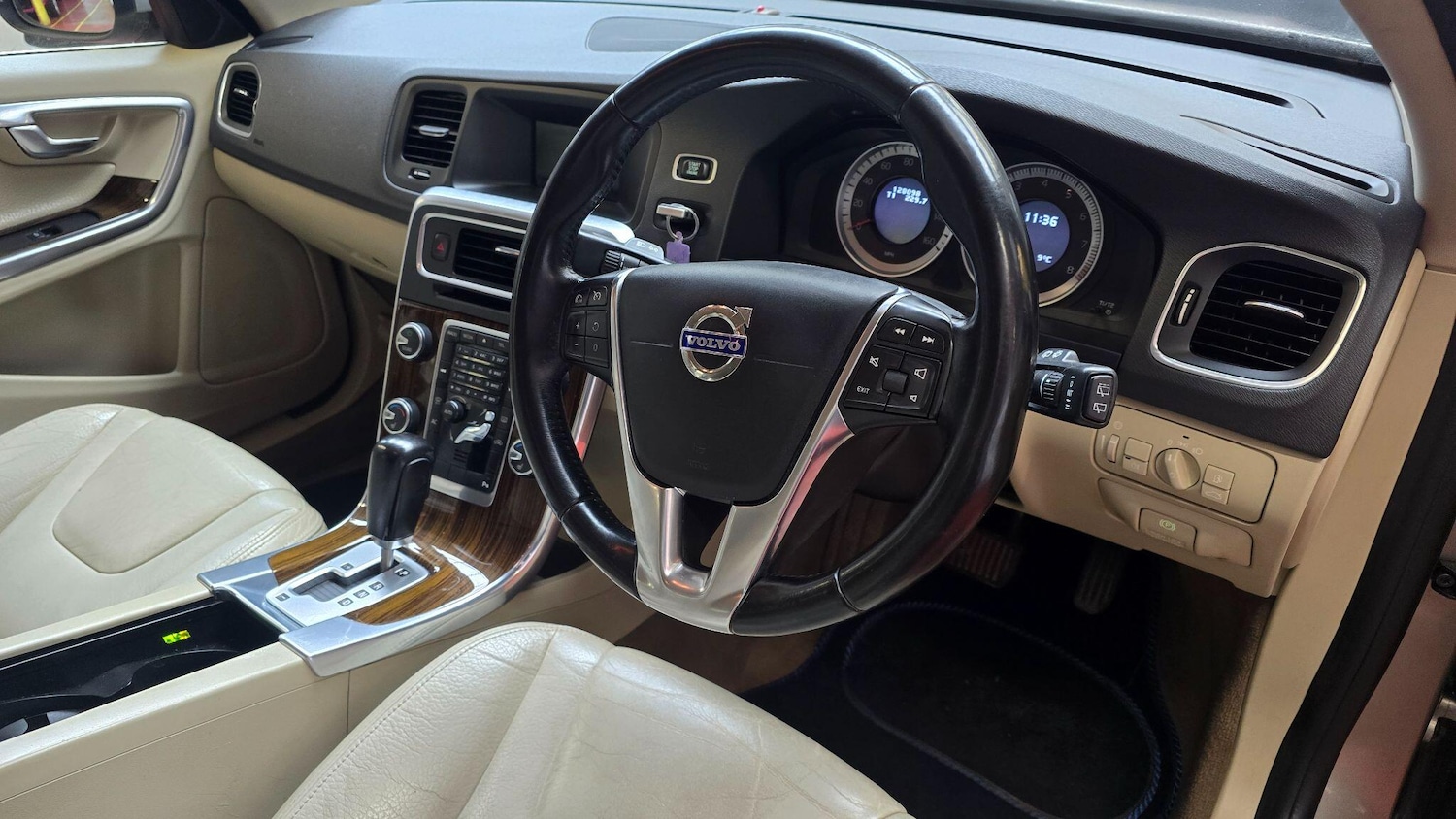 Used Volvo V60 for sale - 77783243: Photo 9